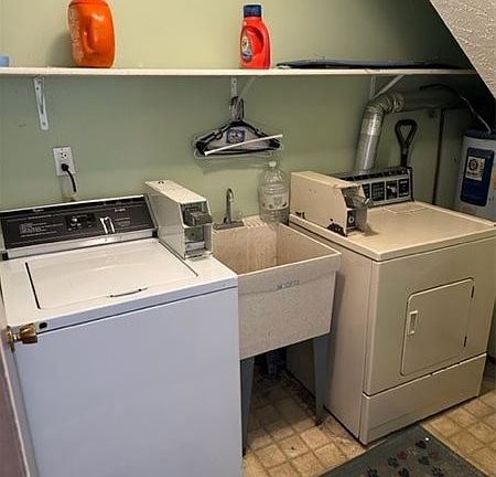 5th image of 4156 Applewood Ln APT 3