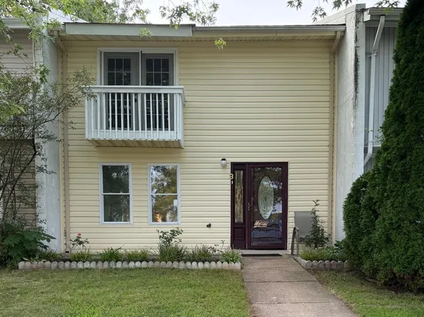 3 Monarch Dr, Sterling, VA 20164