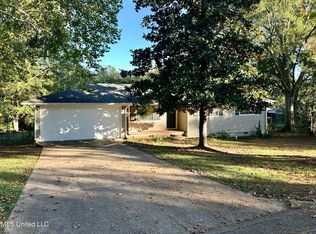 104 E Lakeview Cir, Clinton, MS 39056