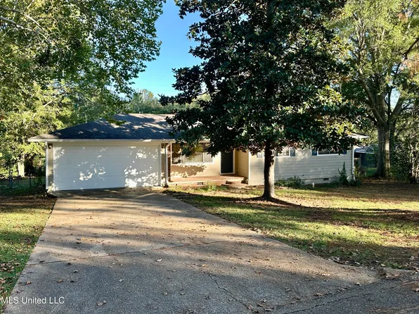 104 E Lakeview Cir, Clinton, MS 39056