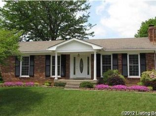 2208 Federal Hill Dr, Jeffersontown, KY 40299