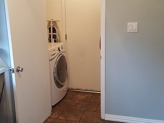 4th image of 1635 E 56th St