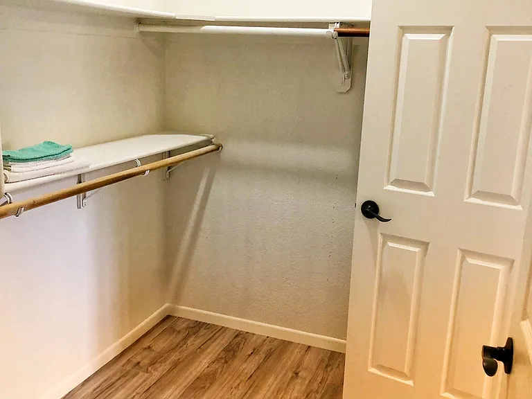 5500 N Valley View Rd #123 — Photo 7