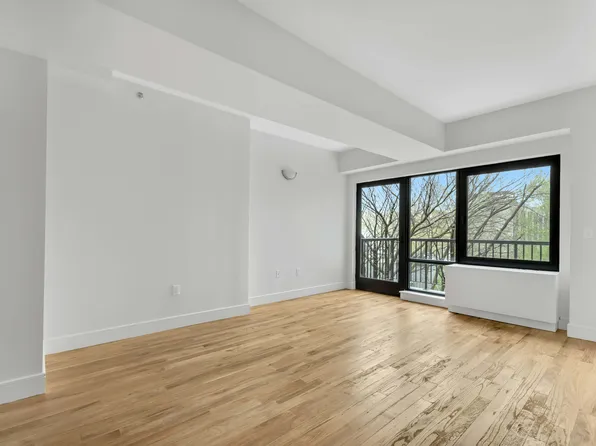 142 Richards Street image 2 of 8