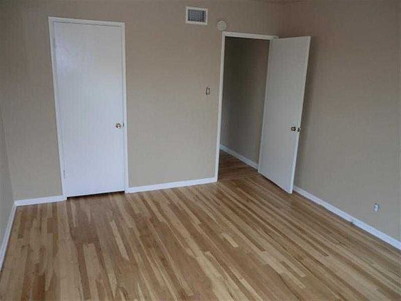 4th image of 8117 Cozycroft Ave