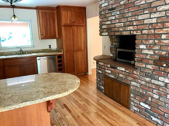 4th image of 2091 Huntington Dr