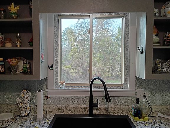 2nd image of 1602 Wildwood Dr