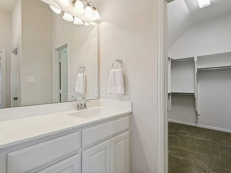 531 Catherine Ln — Photo 12