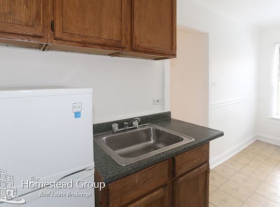 4th image of 3265 W Wrightwood Ave #Studio