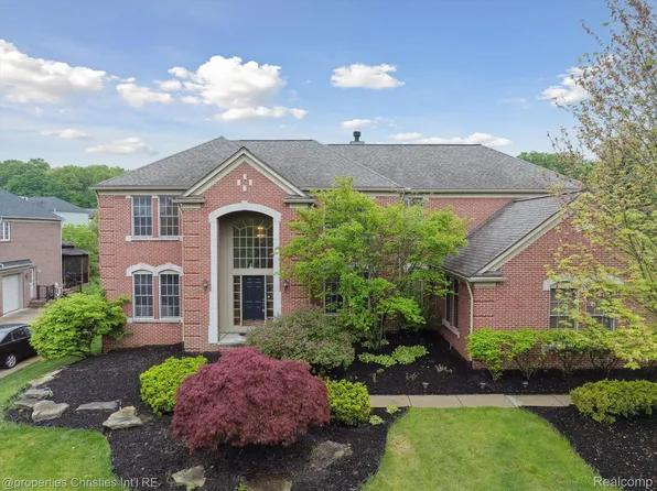 45055 Walnut Ridge Ct, Northville, MI 48168