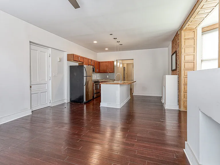 2352 Kemper Ln — Photo 8