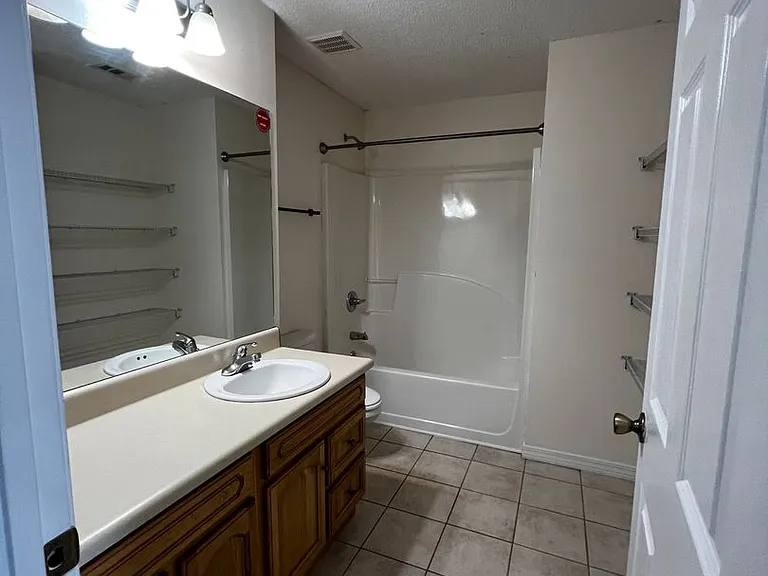 202 Johnson Ct — Photo 7