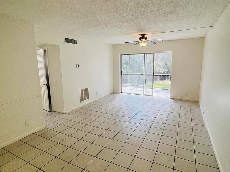 604 NW 13th St #21 — Photo 4