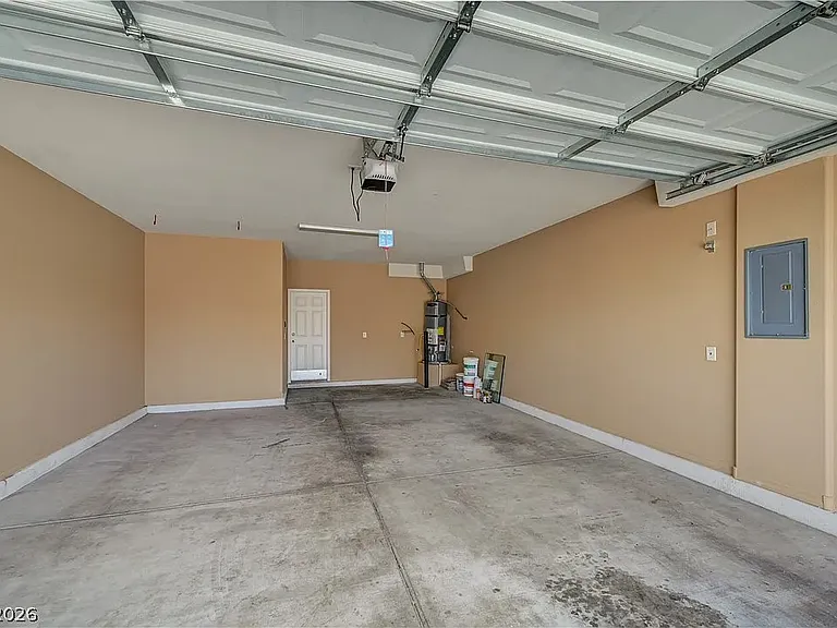 2444 Urrard St — Photo 16