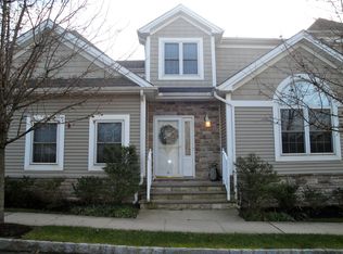 22 Tides Ln, Staten Island, NY
