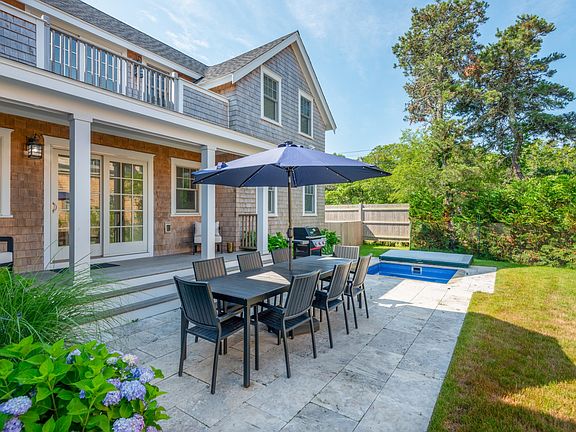 3rd image of 2 Fawn Ln