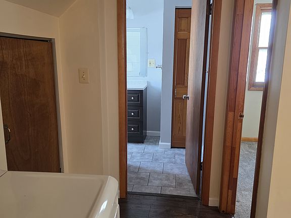3rd image of 217 W Ellis St Floor 1