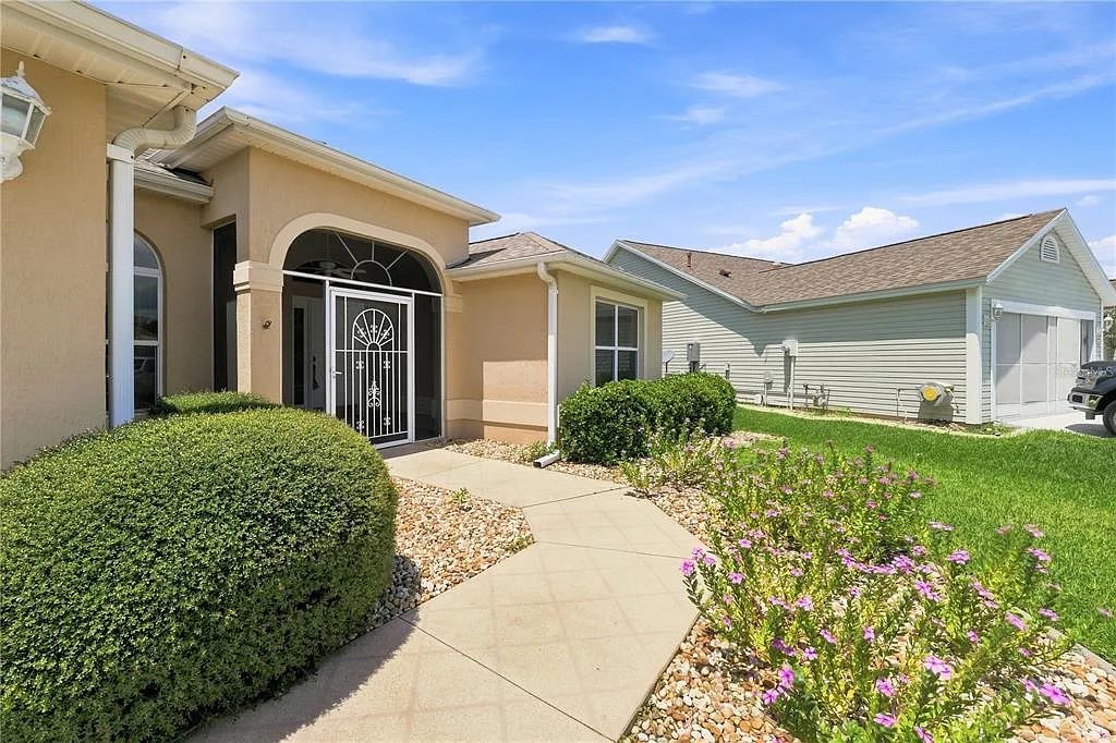 3 bed, 2.0 bath, 1884 sqft, $2,500 — Photo 1