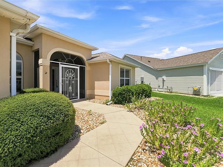 1304 De La Garza Pl — Photo 2