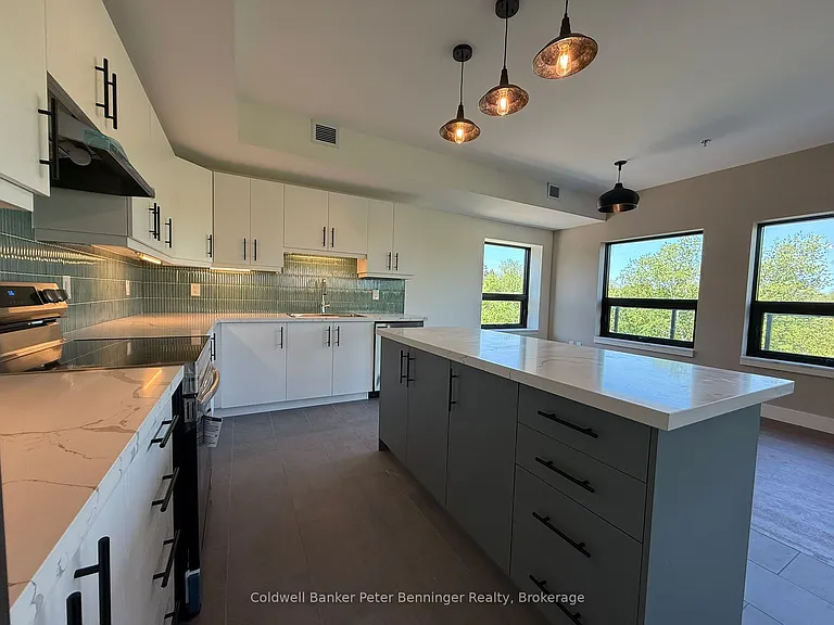 604 Queen St S #401 — Photo 4