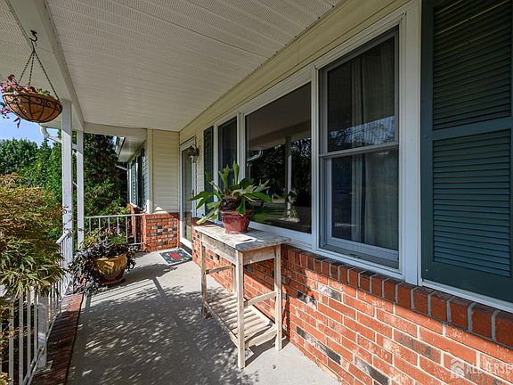 3rd image of 1080 Aspen Dr