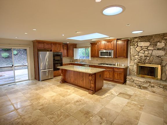 2nd image of 243 More Ave