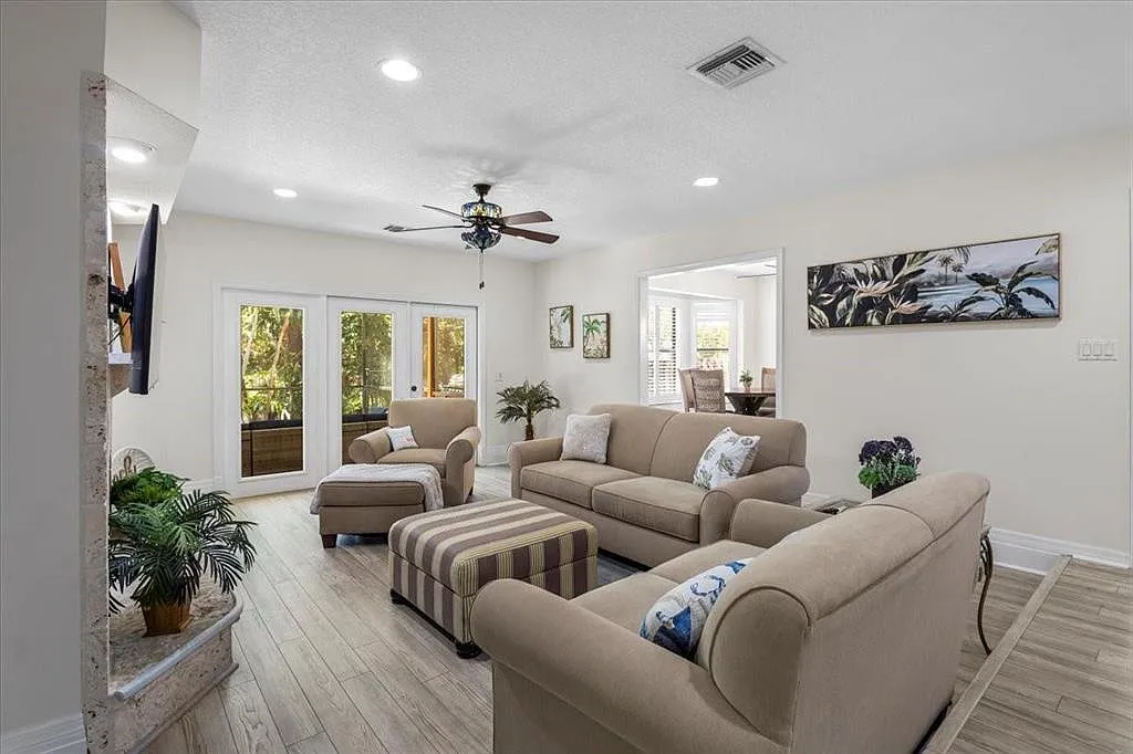 4 bed, 3.0 bath, 2391 sqft, $7,500 — Photo 3