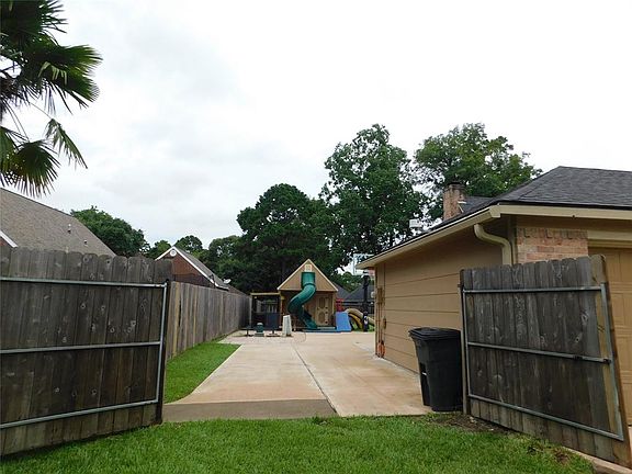4th image of 20007 Pinehurst Bend Dr