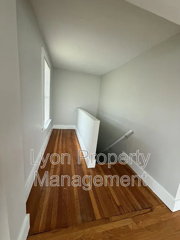 3 bed, 1.0 bath, 1400 sqft, $1,700 — Photo 4