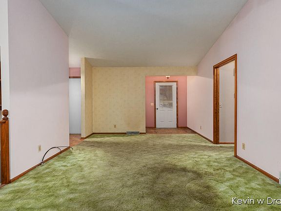 4th image of 3511 Fuller Ave NE