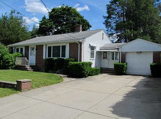 5 Kitchener Rd, Johnston, RI 02919