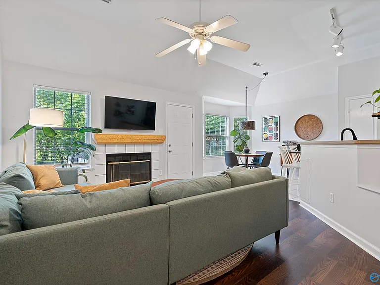223 Cypress Creek Dr — Photo 2