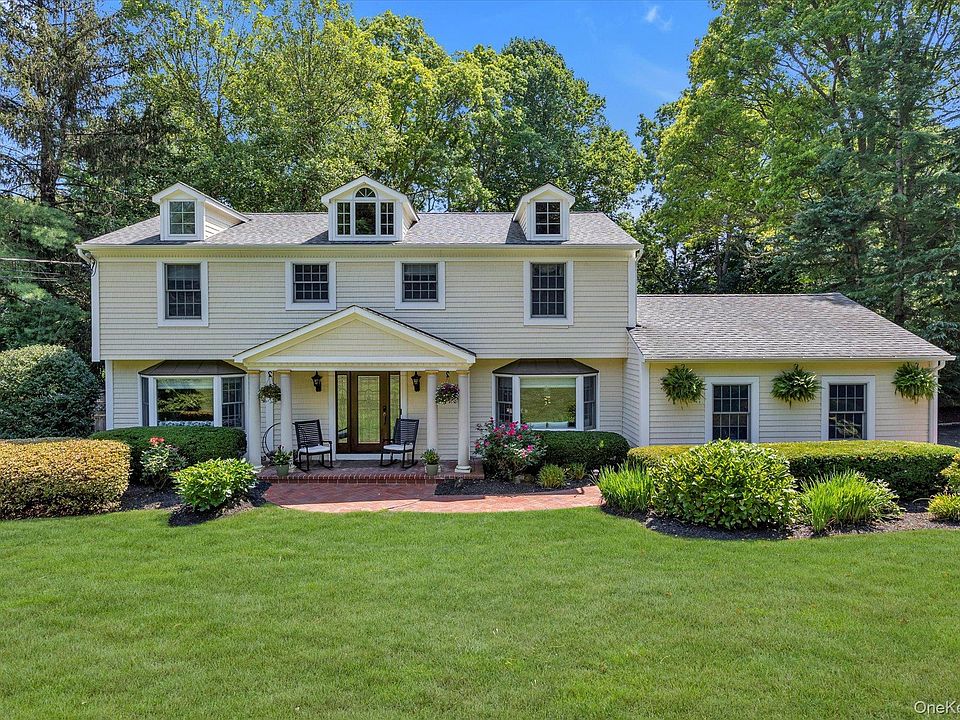 1st image of 17 White Birch Dr