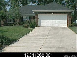 4030 Raccoon Run Ct, Matthews, NC 28105