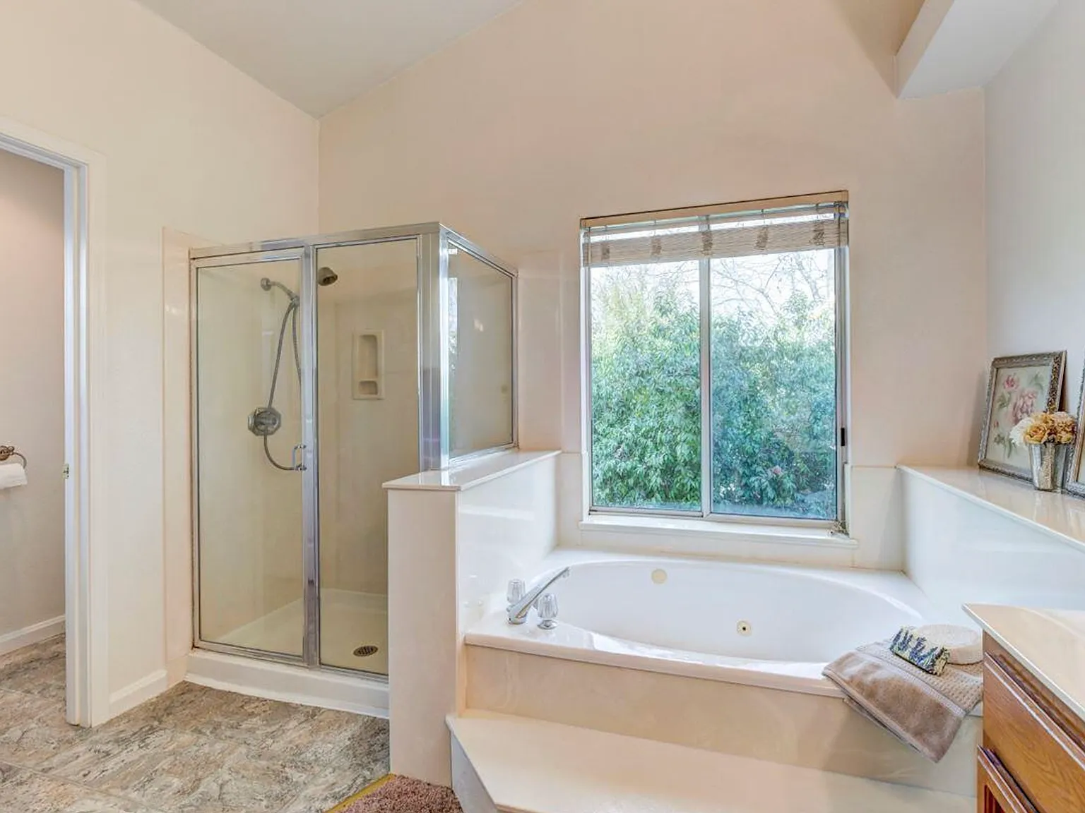 23 Foxtail Ct — Photo 2