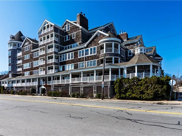 53 Conanicus Ave APT 1D, Jamestown, RI 02835