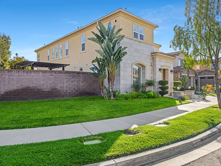2854 Alamitos Rd — Photo 4