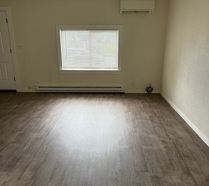 1st image of 909 E 1st St