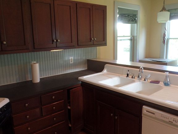 5th image of 46 Granite St