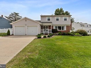 7 Spinning Wheel Ln, Clementon, NJ 08021