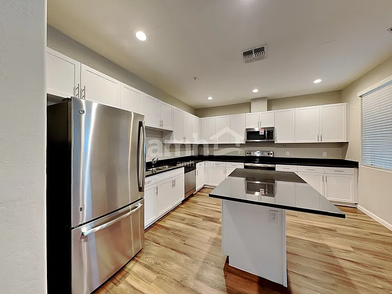 20759 W Maiden Ln — Photo 4