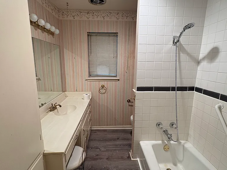 2051 N Woodland St — Photo 10