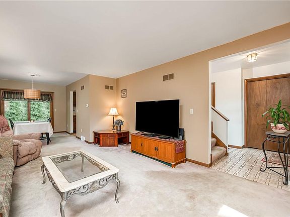 5th image of 219 Thornwood Dr