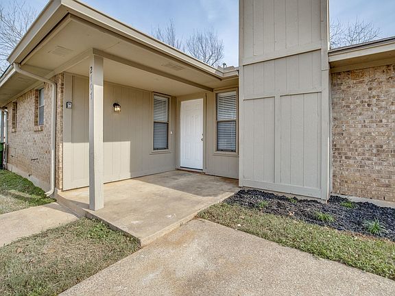 2nd image of 2405 Windy Pine Ln