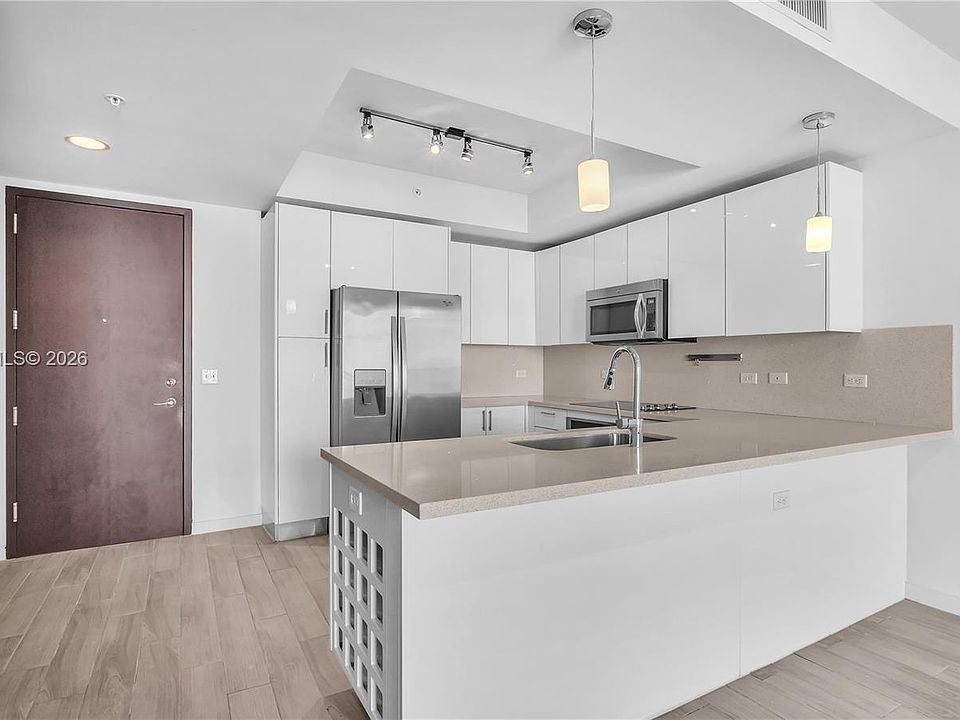 1st image of 999 SW 1st Ave APT 2009