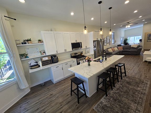 Kitchen with 9' island