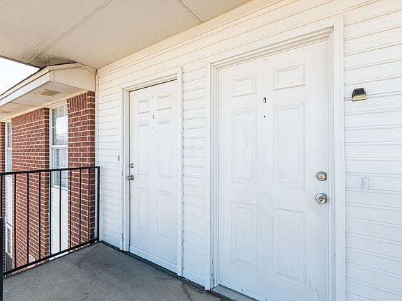 3rd image of 5904 Greengate Dr #D