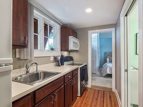 3rd image of 621 Whitehead St #621