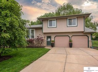 16011 O Cir, Omaha, NE 68135