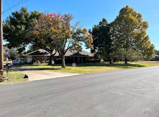 3410 Oak Tree Ln, Midlothian, TX 76065